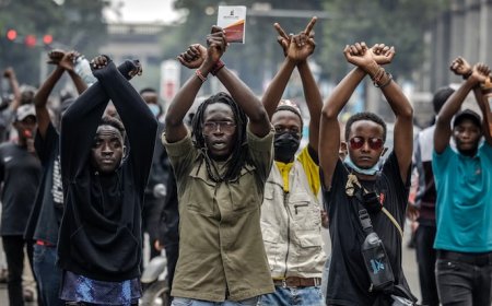 Kenyan president sacks cabinet after anti-tax protests