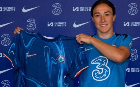 Lucy Bronze joins Chelsea women on a free transfer