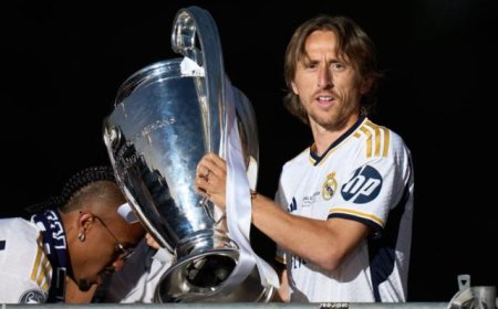 Modric signs one-year extension with Real Madrid