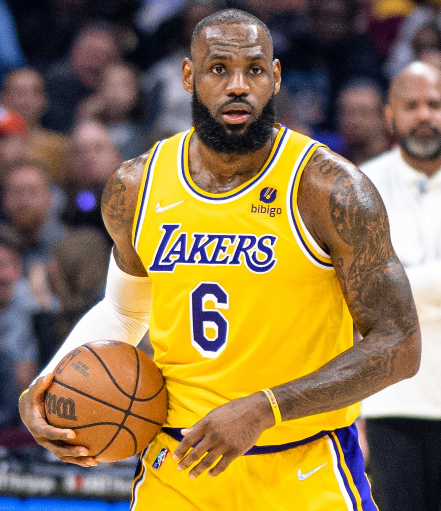 LeBron James reportedly plans to sign 2-year, $104M deal with Los Angeles Lakers.