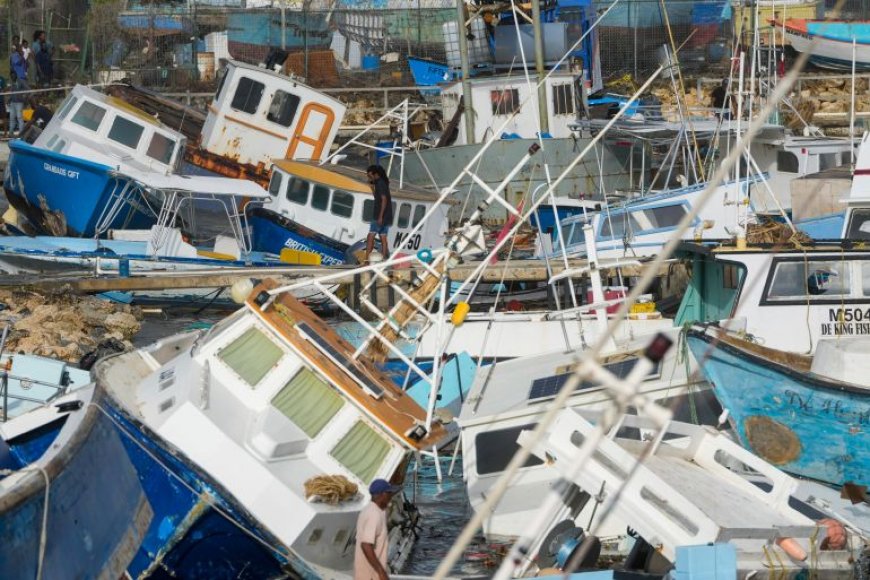 Hurrican Beryl kills 6 people in the Caribbean.