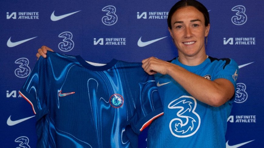 Lucy Bronze joins Chelsea women on a free transfer