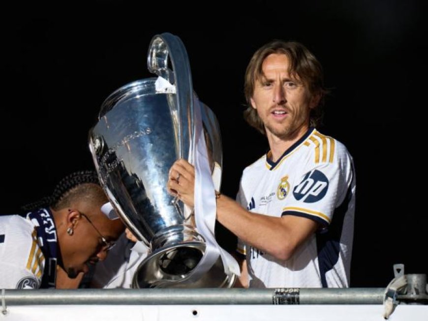 Modric signs one-year extension with Real Madrid