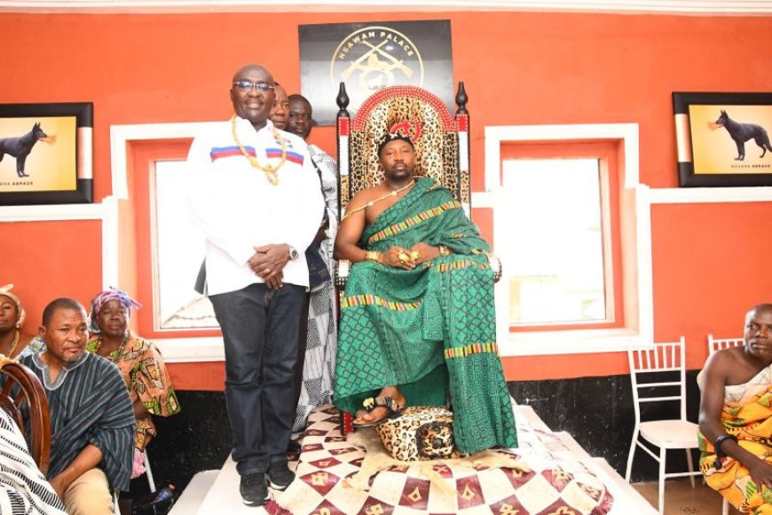 Bawumia enstooled as 'Chief of the Internet' in Nsawam