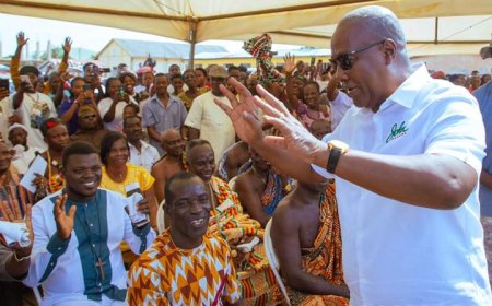 Mahama takes campaign to Bortianor Ngleshie Amanfrom [In-Pictures]