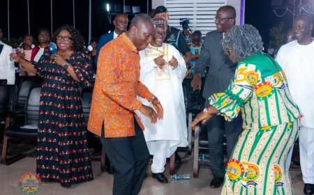 Parliament holds festival of Nine Lessons and Carols {In-Pictures}