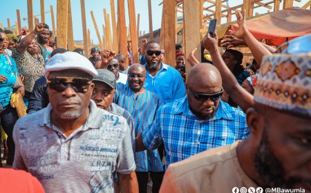 Bawumia visits fire-ravaged Kantamanto {In-Pictures}