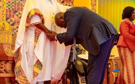 Bawumia Pays Respect to Mahama at Inauguration Ceremony