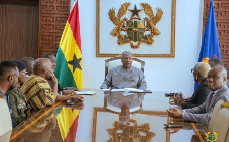 PHOTOS - Historic Moment: Article 146 Committee Submits Report on Chief Justice