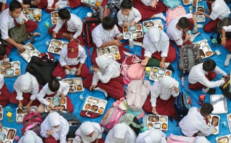 Over 800 Students Poisoned in Indonesia's Free Meal Program