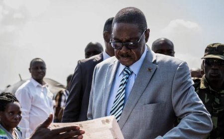 Malawi's ex-president Mutharika takes early lead in election   
