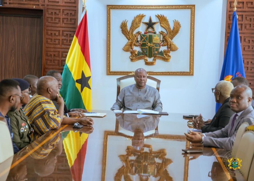 PHOTOS - Historic Moment: Article 146 Committee Submits Report on Chief Justice